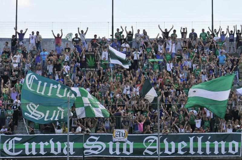 tifosi-avllino.jpeg